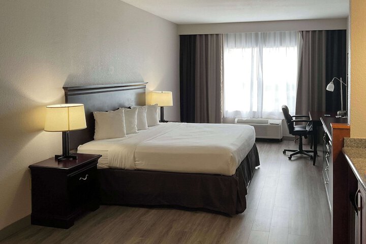 Room 30 of 41