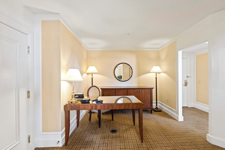 Room 136 of 207