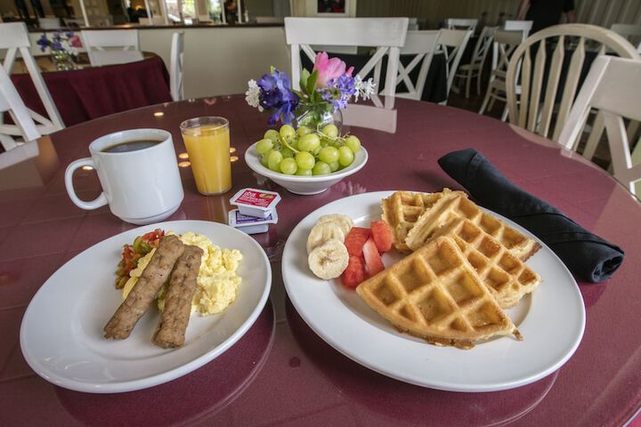 Breakfast/Coffee Service 74 of 85