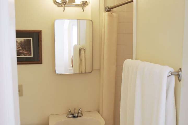 Room 183 of 217