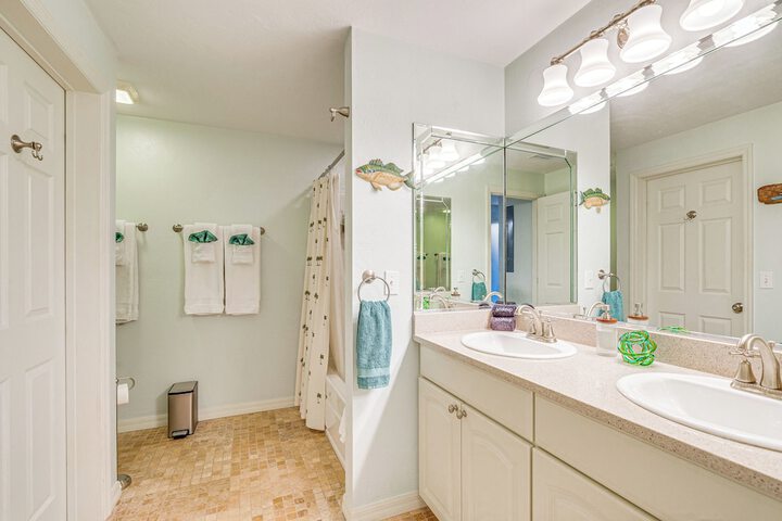 Steps to Beach: Waterfront Cedar Key Home!