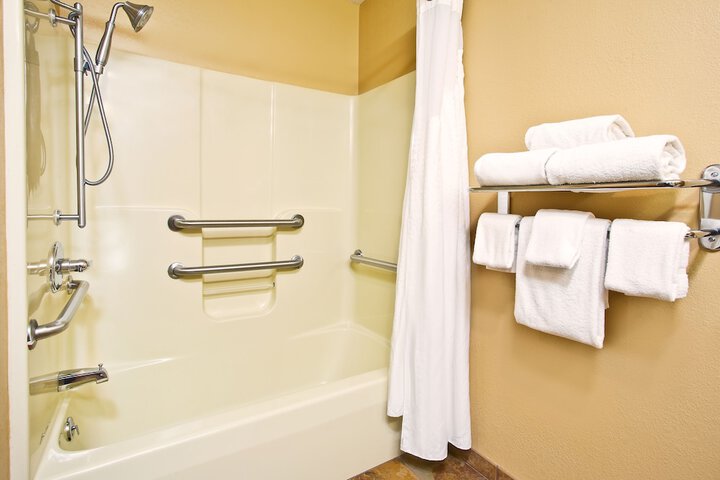 Room 11 of 36