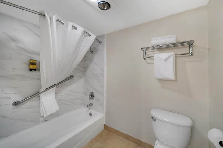 Best Western Plus Northwoods Inn