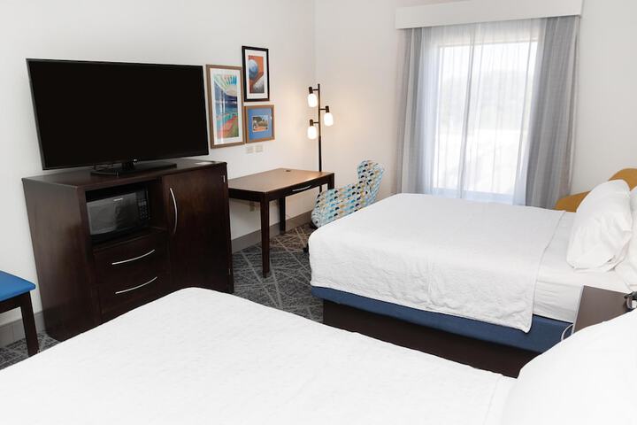 Hampton Inn & Suites Williamsport-Faxon Exit