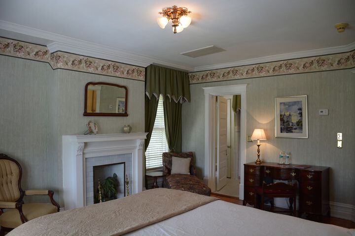 Room 83 of 151