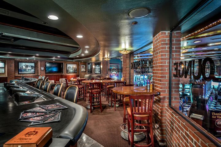 Lounge 29 of 41