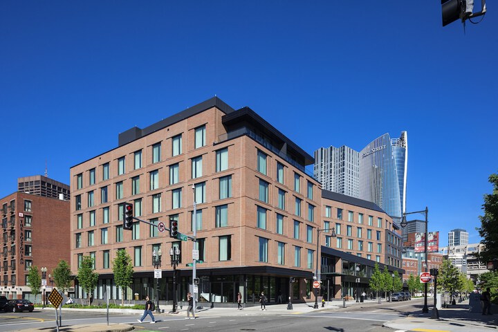 Hotel 5 of 77