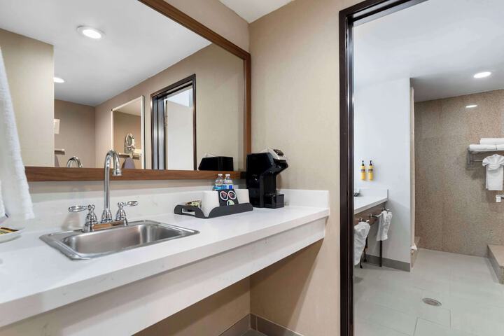 Best Western Plus Newport Mesa Inn