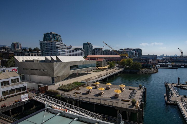 Coast Lonsdale Quay Hotel