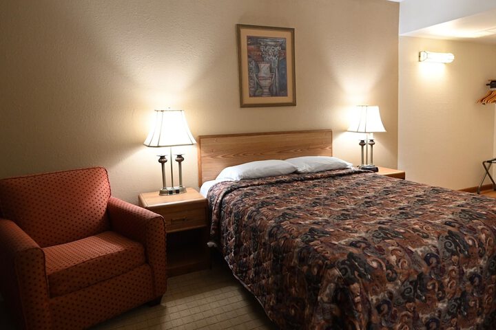 Room 8 of 12