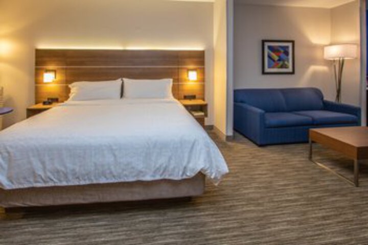 Suite 115 of 372