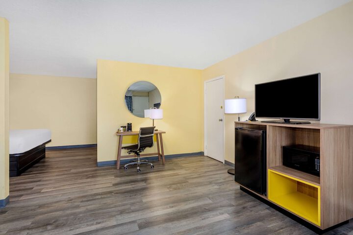 Room 16 of 44
