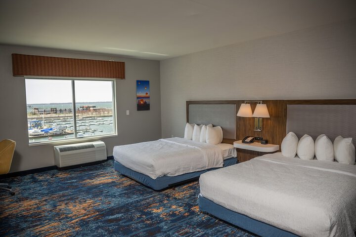 Hampton Inn & Suites Erie Bayfront