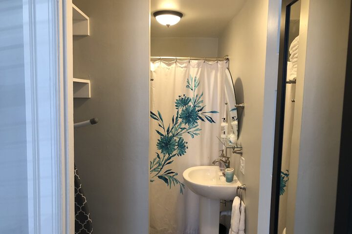 Room 21 of 28