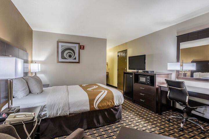 Room 17 of 28