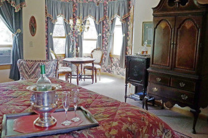 Room 33 of 107