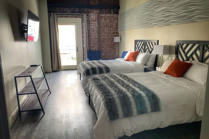 Room 2 of 36