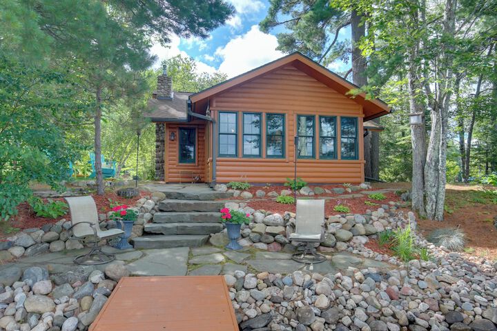 Lakefront Cabin w / Private Dock & Fire Pit!