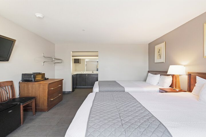 Budget Inn and Suites