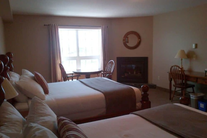 Room 27 of 82
