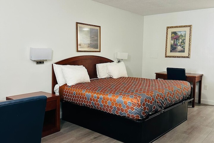 Room 15 of 40