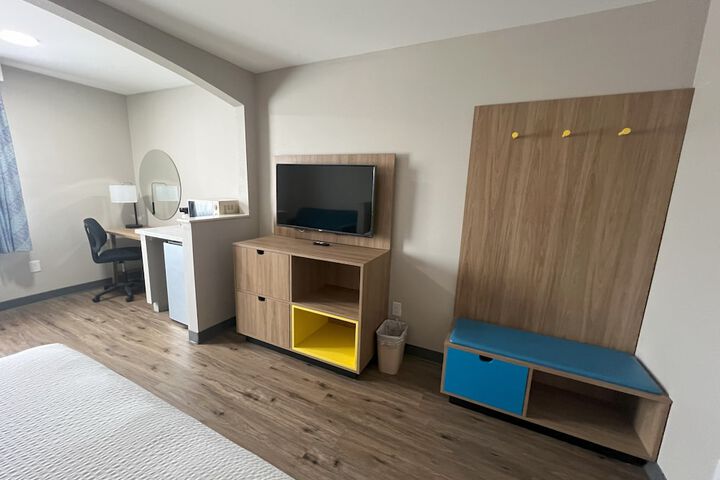 Room 14 of 28