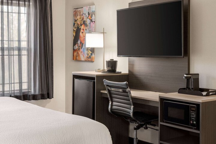 La Quinta Inn & Suites by Wyndham Lake George