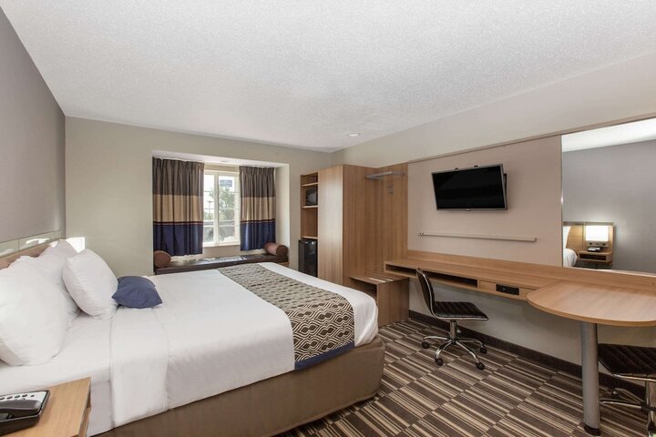 Room 33 of 53