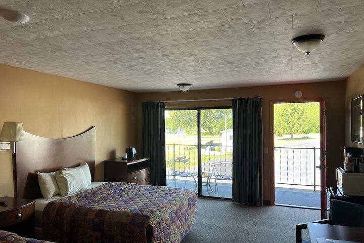 Room 337 of 443