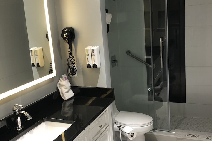 Room 27 of 41