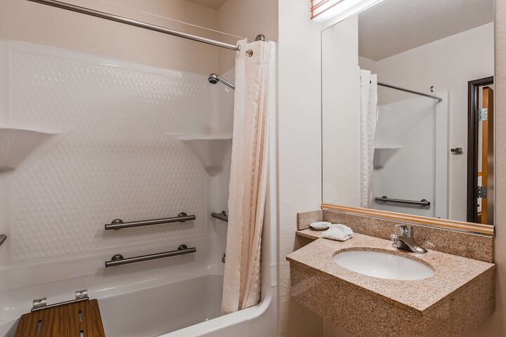 Best Western Golden Spike Inn & Suites