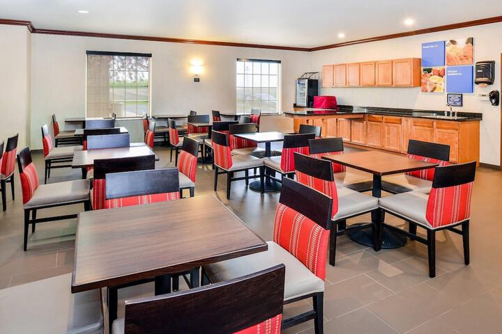 Comfort Inn & Suites Madison North