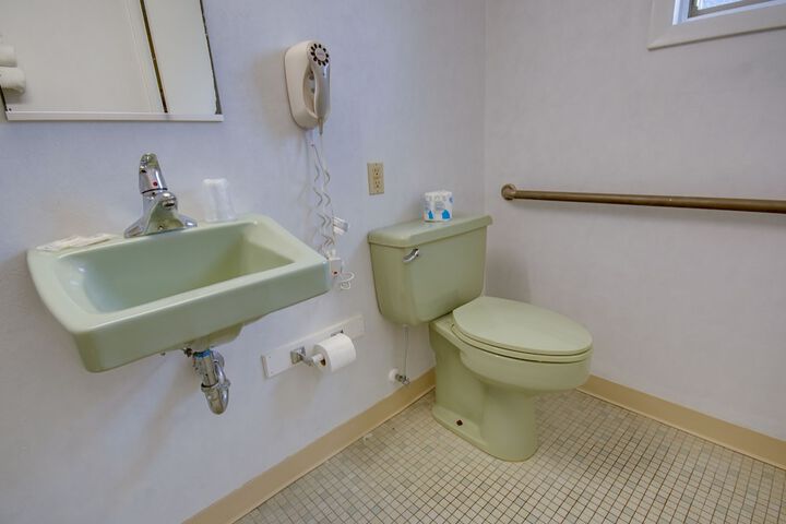 Room 15 of 28