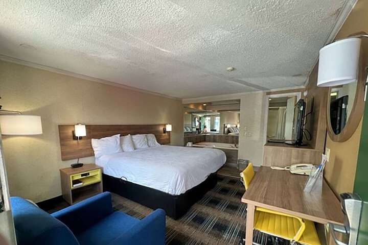 Room 16 of 23