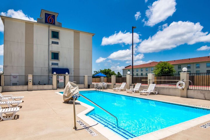 Pool 8 of 32