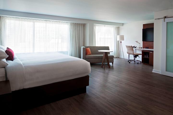 Room 44 of 76