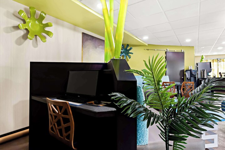 Business Center 27 of 27