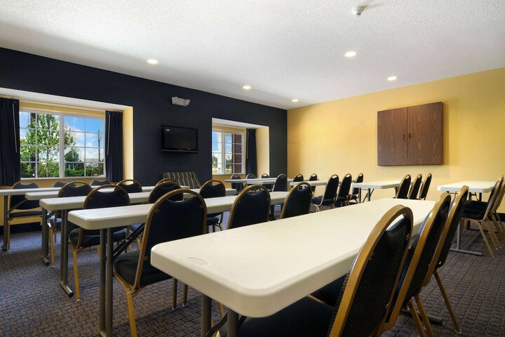 Microtel Inn & Suites by Wyndham Columbus / Near Fort Benning