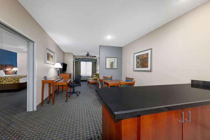 Room 21 of 36
