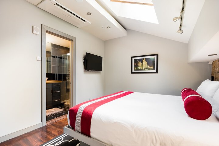 Room 104 of 488