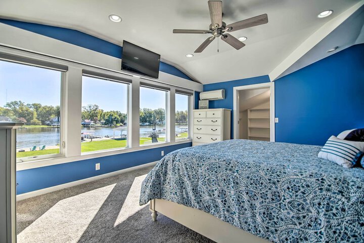 Home on Fox River: Modern Decor Style!