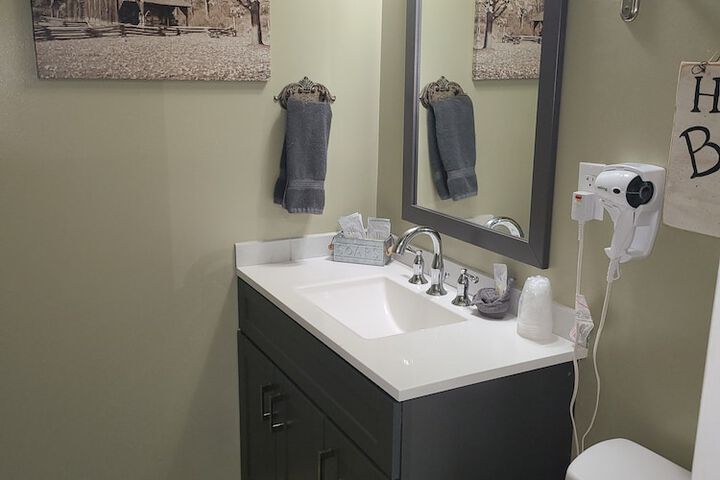 Lamplighter Cabins & Suites