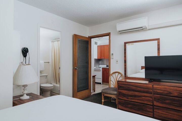 Room 33 of 90