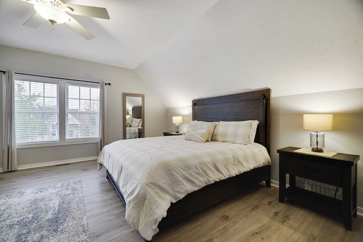 The Nest at Pinecrest by Avantstay Spacious Deck Game Room, Fire Pit
