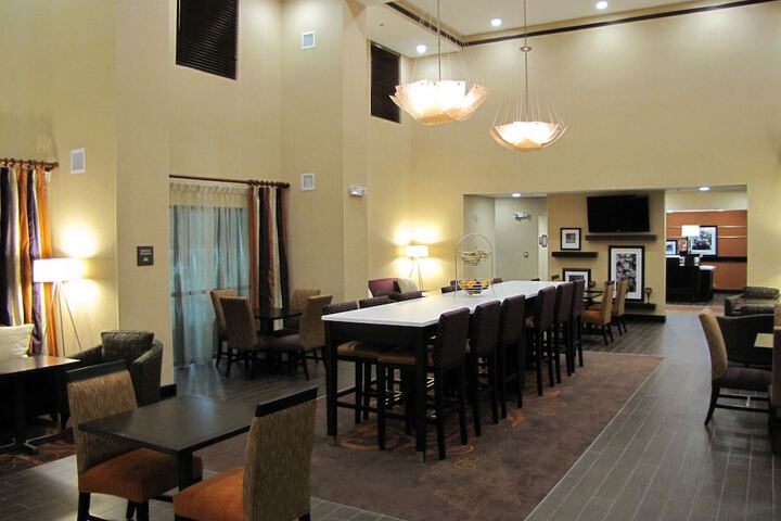 Hampton Inn & Suites Jamestown ND