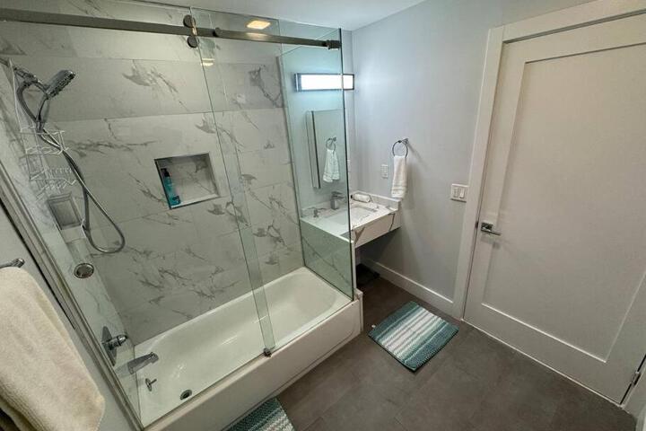 The Elegant Suite - 2BR with Great Amenities