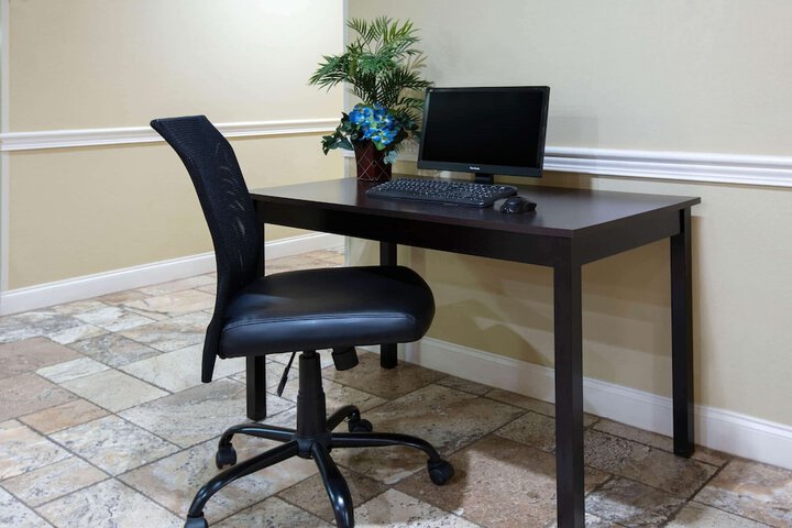 Business Center 42 of 44