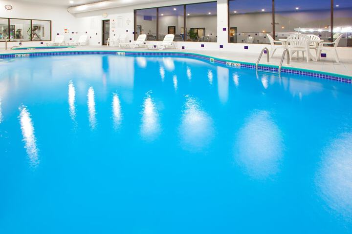 Pool 10 of 40