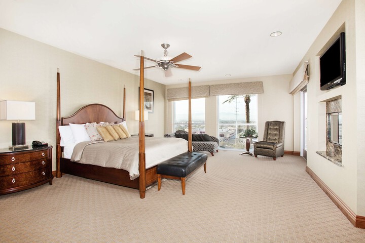 Room 25 of 54