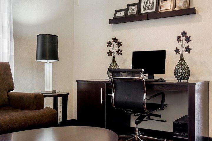 Business Center 115 of 128